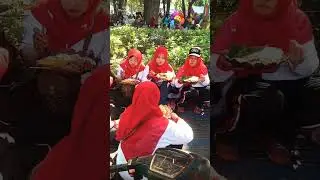 Sarapan Nasi Pecel di Kebon Rojo Jombang
