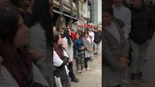 Muhammed Özcan Kadıköy'de canlı performans 