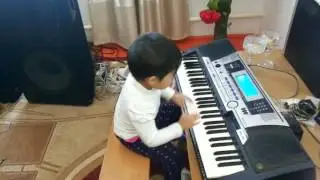 Аяулым YAMAHA ойнауда psr 550