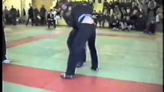Рукопашник Виктор Смоляр против самбиста.
