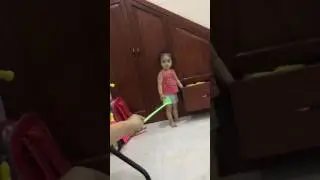 Suri hư bị mẹ phạt