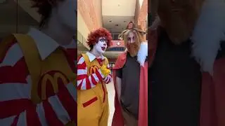 Mcdonals o Burger King? #ronaldmcdonald #ronaldmcdonaldcosplay #mcdonals #burgerking