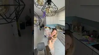 кормлю бабочку в банке едой мужа🦋🍔 бабочка разжирела😃