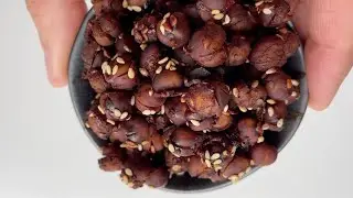 Crunchy Roasted Chocolate Chickpeas Snack 🤯 vegan recipes #healthysnack #chickpeas #plantbased