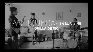 ANTICUECA - Orilla de Río / En el living