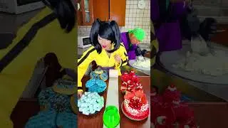 Ice cream challenge! Blue vs red 