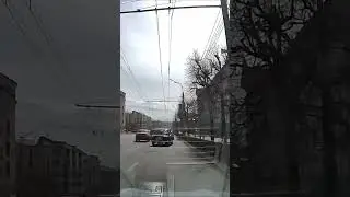 тип на Волге без зеркала