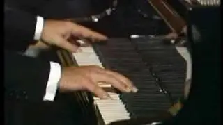 Nelson Freire plays Saint Saens (vaimusic.com)