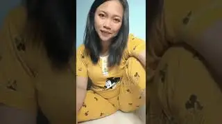 Duduk santai atas lantai manis