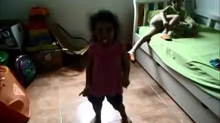 Leticia Dançando GummyBear (verdadeiro)