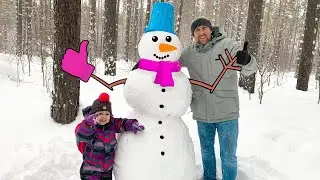 Мила и папа лепят снеговика и катаются на горках