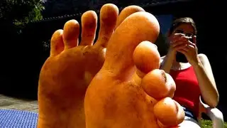 giantess actress shows her dirty soles 巨人娘