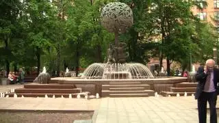 Памятник у метро Новокузнецкая Москва