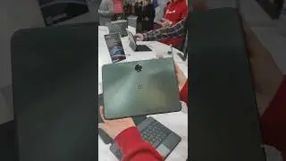 OnePlus heeft zijn eerste tablet op het Mobile World Congress getoond.  #oneplus #mwc2023 #shorts