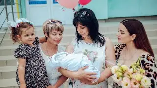 Самое трогательное видео, выписка Киры, 9 дней в роддоме встреча родных , Мия теперь  старшая сестра