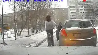 Кинула автомобиль посреди дороги и ушла