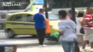 Kapkaç Röportajı Sırasında Kapkaç!