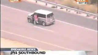 Женщина уходит от погони.