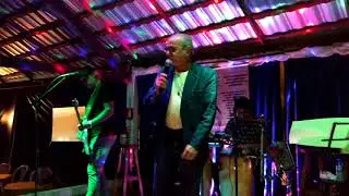 Garçom - Carlos Santana na festa de Lene Hall  no Beer House