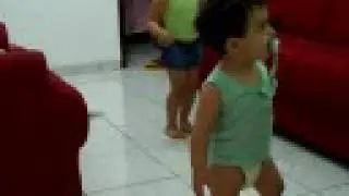 JULIA E DANIEL DANÇANDO BACKYARDIGANS (SETEMBRO DE 2008)