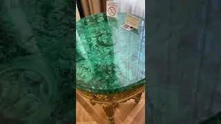 КРАСИВЫЙ СТОЛИК МАЛАХИТ МУЗЕЙ КАМНЕРЕЗНОГО ИСКУССТВА ЕКАТЕРИНБУРГ