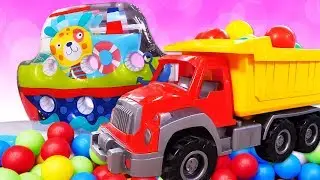 Веселое видео для малышей: играем в шарики и распаковываем детскую площадку!