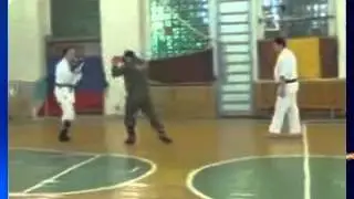 Рукопашник сделал каратиста