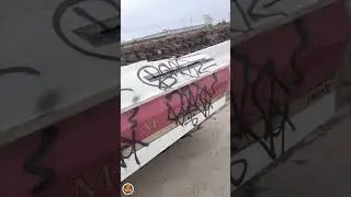 Я нашёл выброшенную лодку на улице в San Diego
