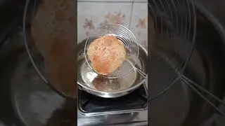 Puri 🍕 Frying Life Hack 🔌 Less Oil Poori  #shorts #funny #comedy #ashortaday #minkutinku #lifehacks