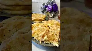 Вкусные сырные лепёшки, отлично подойдут на завтрак и на перекус, обязательно приготовьте