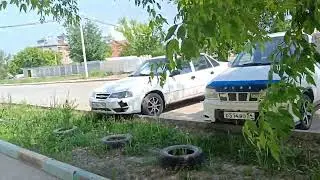 Поливаю в городе цветы 😀