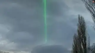 НЛО ВЫПУСТИЛО ЗЕЛЕНЫЙ ЛУЧ , ЖДИ БЕДЫ В ЭТОМ МЕСТЕ 