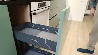 Зеленая кухня от мебельной мастерской Добрый Папа