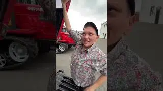 Новый гусеничный трактор 