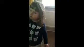 Племяша и жёлтый шарик.