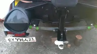 Ролики от скейта на ложементы.