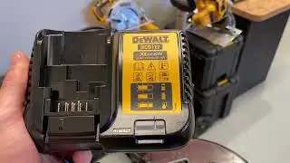 DeWalt DCB112 Lithium Ion Battery Charger