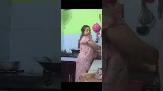 Tante semok lagi bikin sarapan 