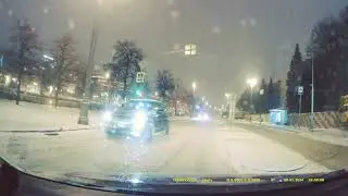 Слепой на дороге Таксист