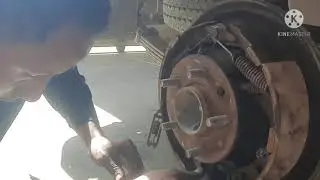 Replace Brake Shoe Toyota Pick Up 1983 Model