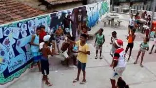 Freestyle de André Machado com as crianças - RCM na Gambá   Complexo do Lins   ZNM RJ