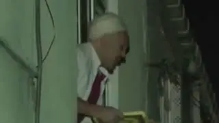Polise Yakalanan Hırsız  Namaza Durdu !