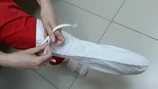 How to put on shoe covers correctly (so as not to trip and fall)
