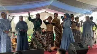 Asyiknya bergoyang bersama penari bajidoran.. di pasirjambu