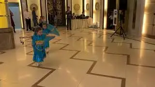 Близняшки. Танцы. Восток. Счастье. Радость. Выступление.