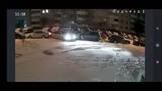 Полоцк. Пьяный парни таранят припаркованные машины