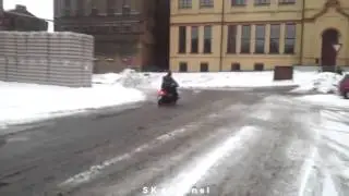 На мопеде