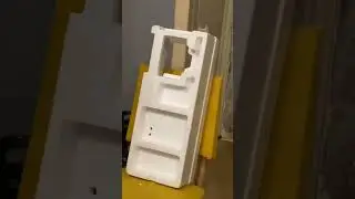 Заметили что она вся поломанная?)