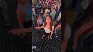 Love song in the crowd of Times Square 🏙️ #singing #lovesong #newyork #nyc #timessquare