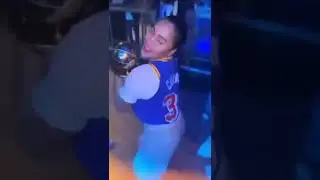 Drunk Ayesha Curry dancing with Steph Curry’s FMVP trophy at the Warriors’ afterparty 😂 😂